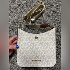NWT Michael Kors small messenger bag